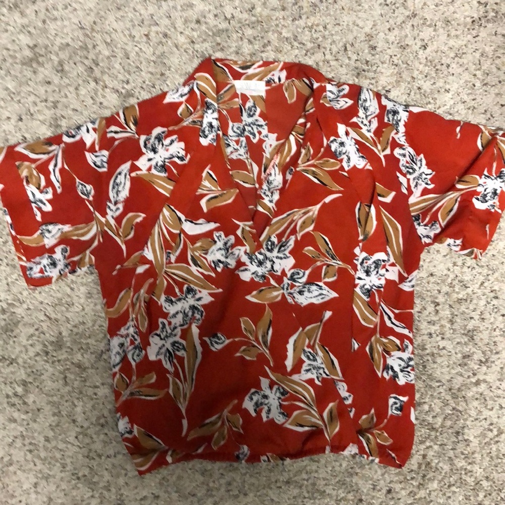 V-neck wrap like top